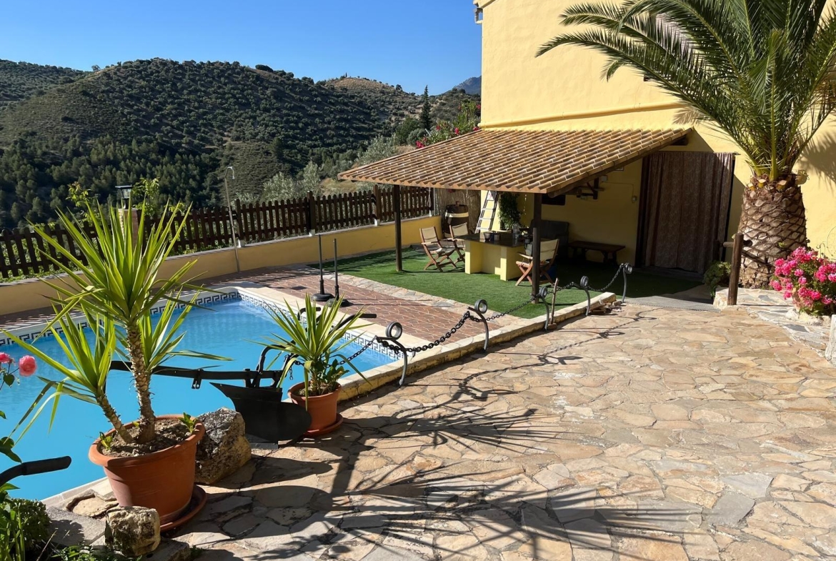 REFBRC15126-Casa-con-terreno-Iznajar-Iznajar-1-1170x785.jpg